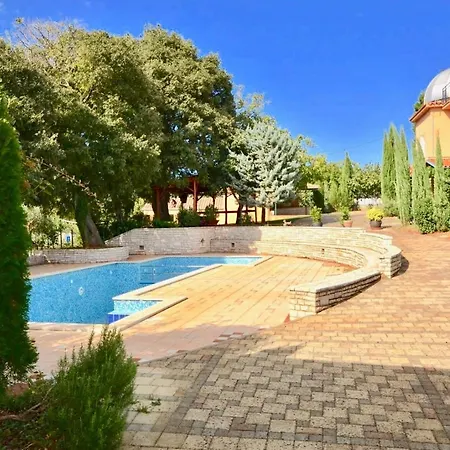 Affittacamere Holiday With Pool And Spacious Backyard 3*