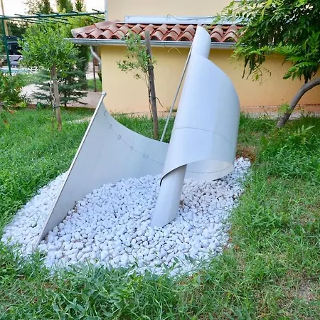 Holiday With Pool And Spacious Backyard 3*