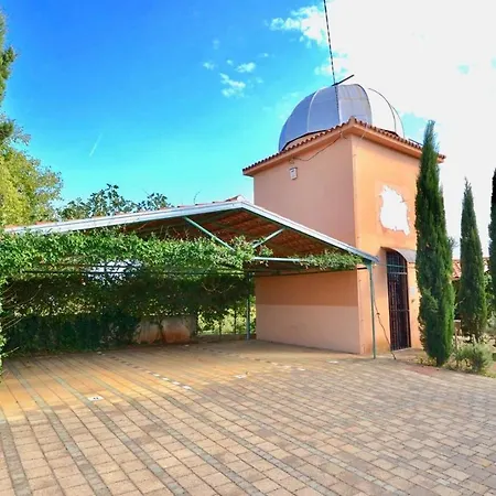 Holiday With Pool And Spacious Backyard 3*
