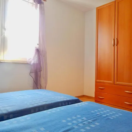 Holiday With Pool And Spacious Backyard 3* Pola