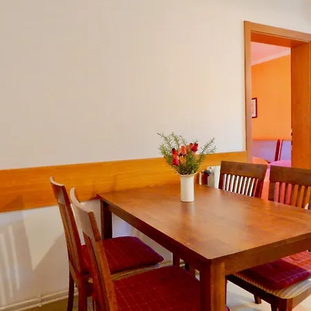 Holiday With Pool And Spacious Backyard Affittacamere Pola