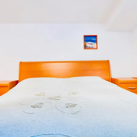 Holiday With Pool And Spacious Backyard Pola