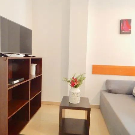 Holiday With Pool And Spacious Backyard 3* Pola