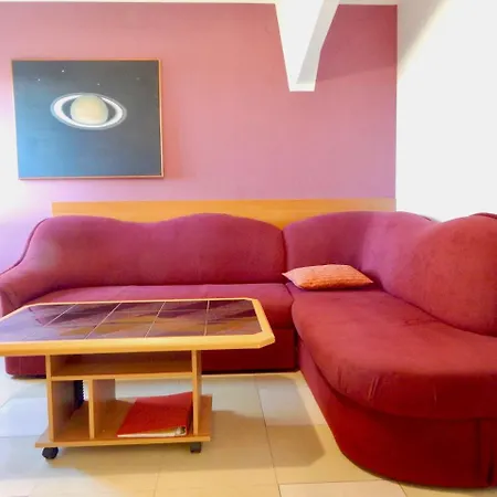 Holiday With Pool And Spacious Backyard 3* Pola