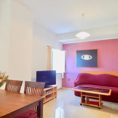 Affittacamere Holiday With Pool And Spacious Backyard Pola