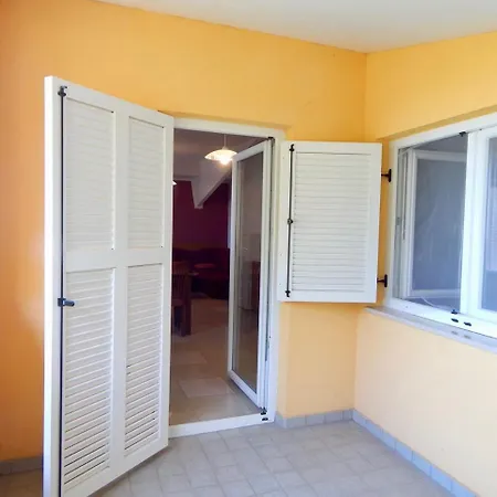 Holiday With Pool And Spacious Backyard 3*