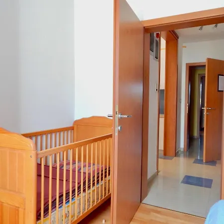 Holiday With Pool And Spacious Backyard Affittacamere Pola